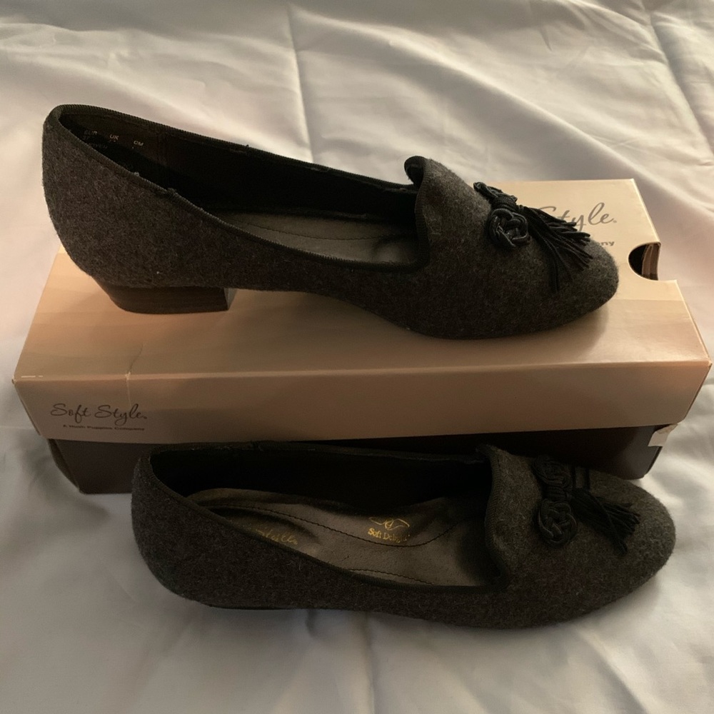 Women’s Flannel Flats 🥿